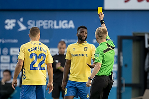 Kevin Tshiembe  (Br�ndby IF), J�rgen Daugbjerg Burchardt, dommer