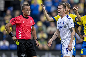 Morten Krogh, dommer, Lukas Lerager  (FC K�benhavn)