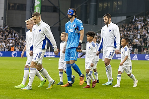 Viktor Claesson, anf�rer  (FC K�benhavn), Kamil Grabara  (FC K�benhavn)