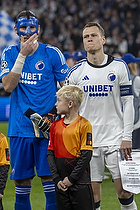 Kamil Grabara  (FC K�benhavn), Viktor Claesson, anf�rer  (FC K�benhavn)