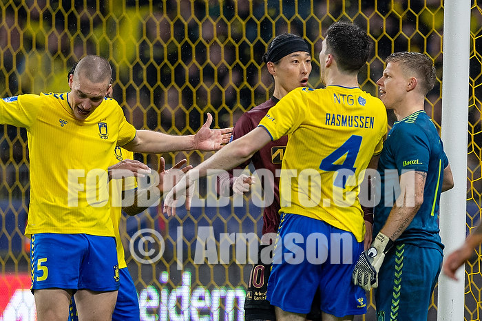 Patrick Pentz  (Brndby IF), Jacob Rasmussen  (Brndby IF), Gue-Sung Cho  (FC Midtjylland)